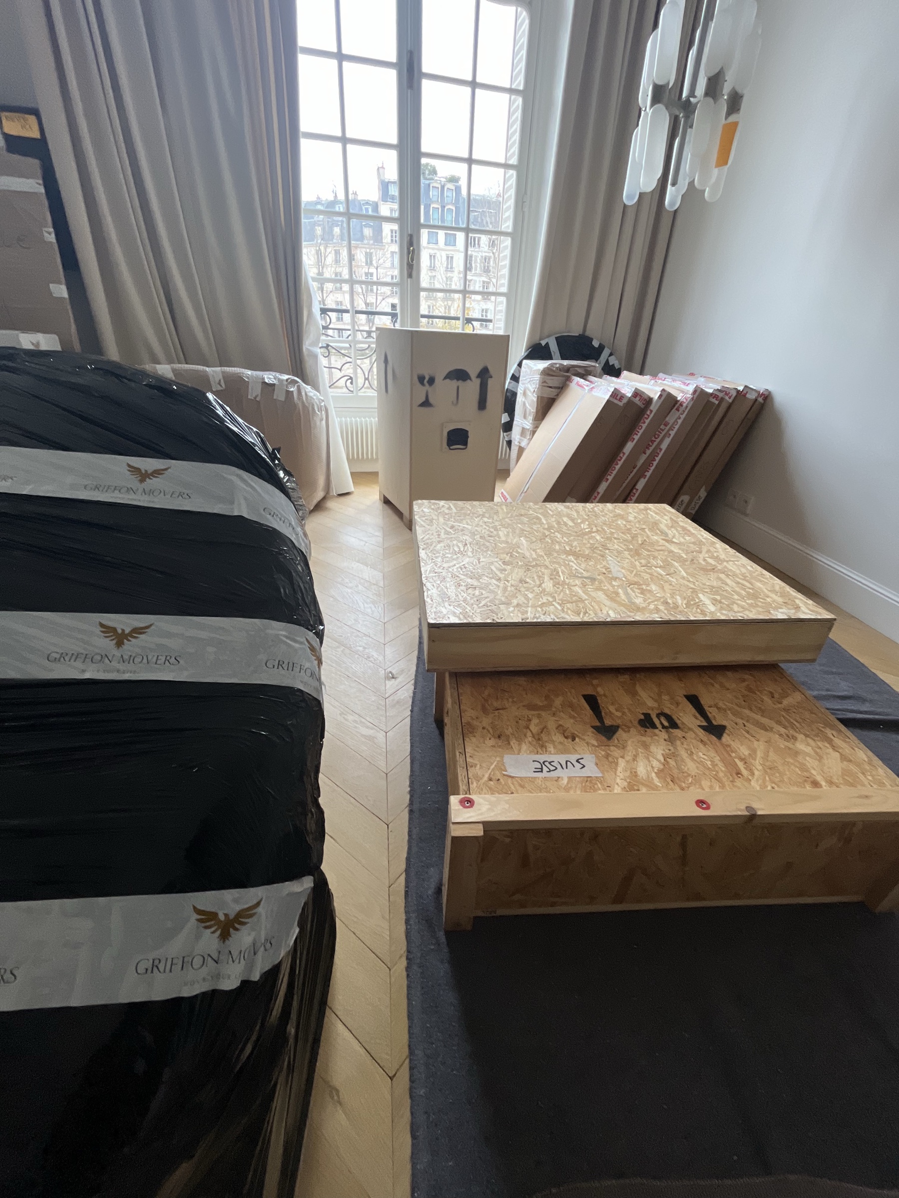 Emballage Griffon Movers caisses sur mesure, transfert d'un siège social Paris 8ᵉ