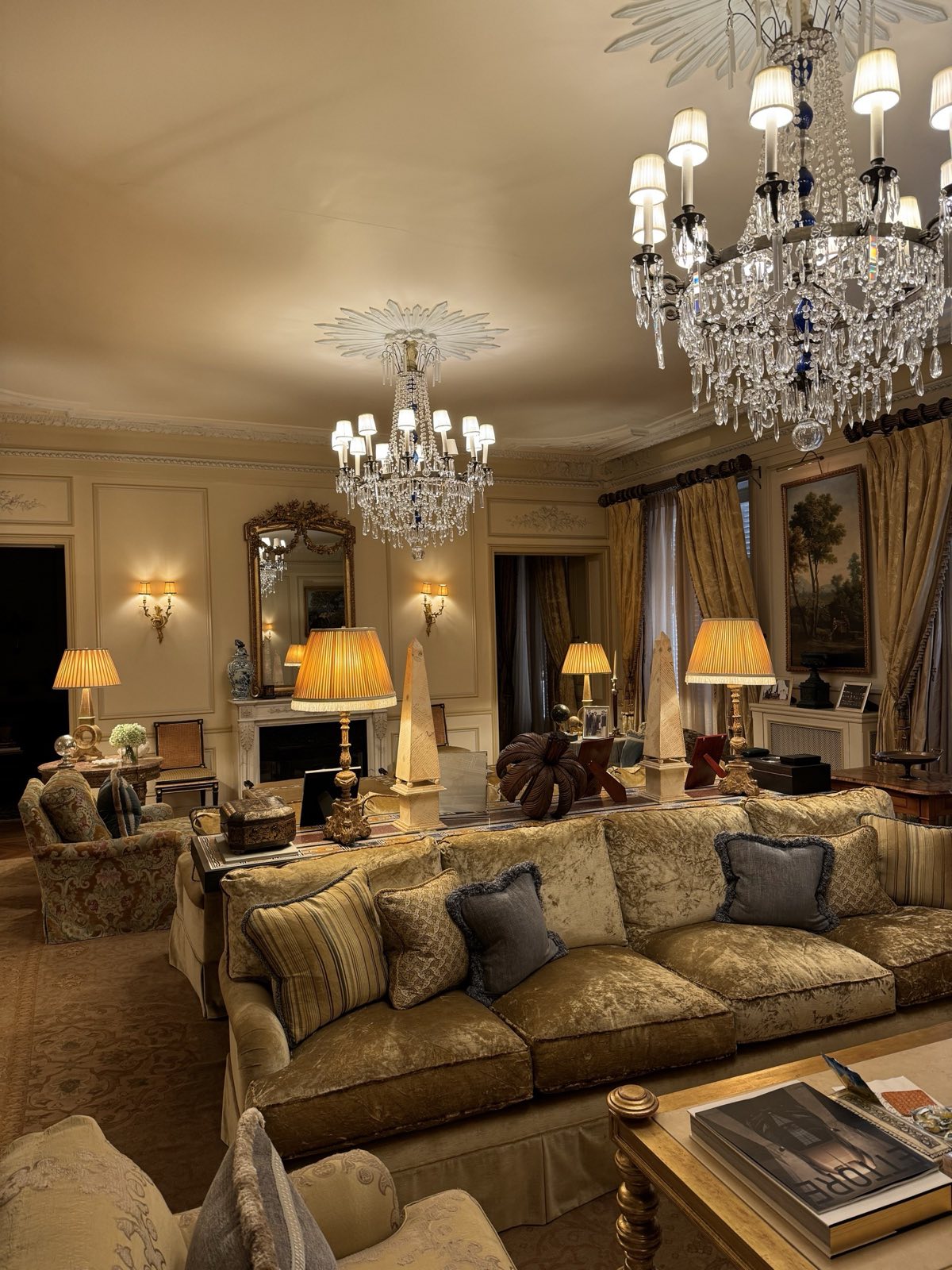 Salle à manger résidence familiale Neuilly-sur-Seine, déménagement résidentiel haut de gamme Griffon Movers